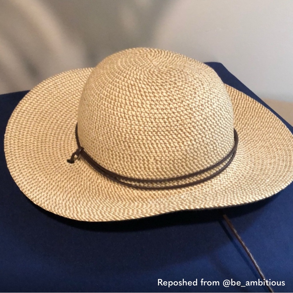 Solar escape sun hat NWOT